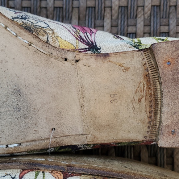 Gucci Floral Print Loafers - Picture 5 of 7